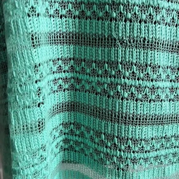 Bubble B Seafoam and cream lace top - Picture 6 of 7